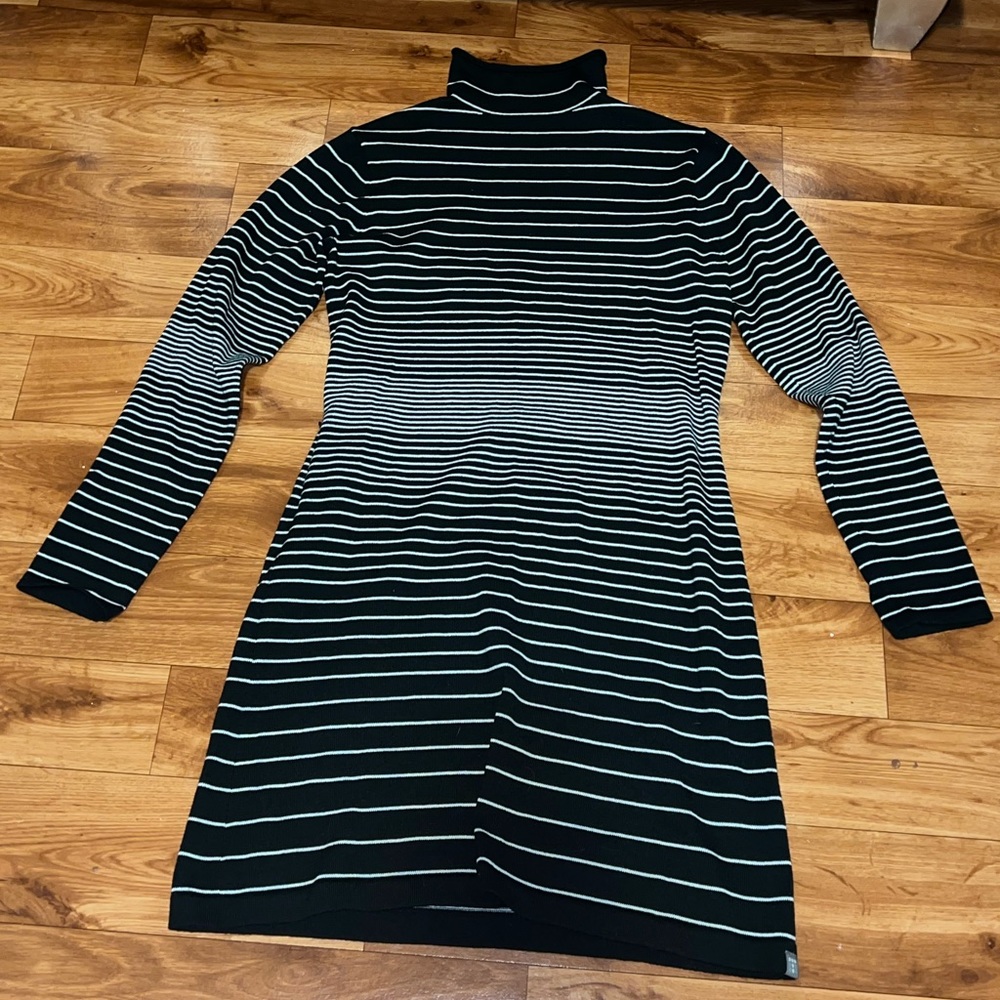 Title nine striped turtle neck dress size medium